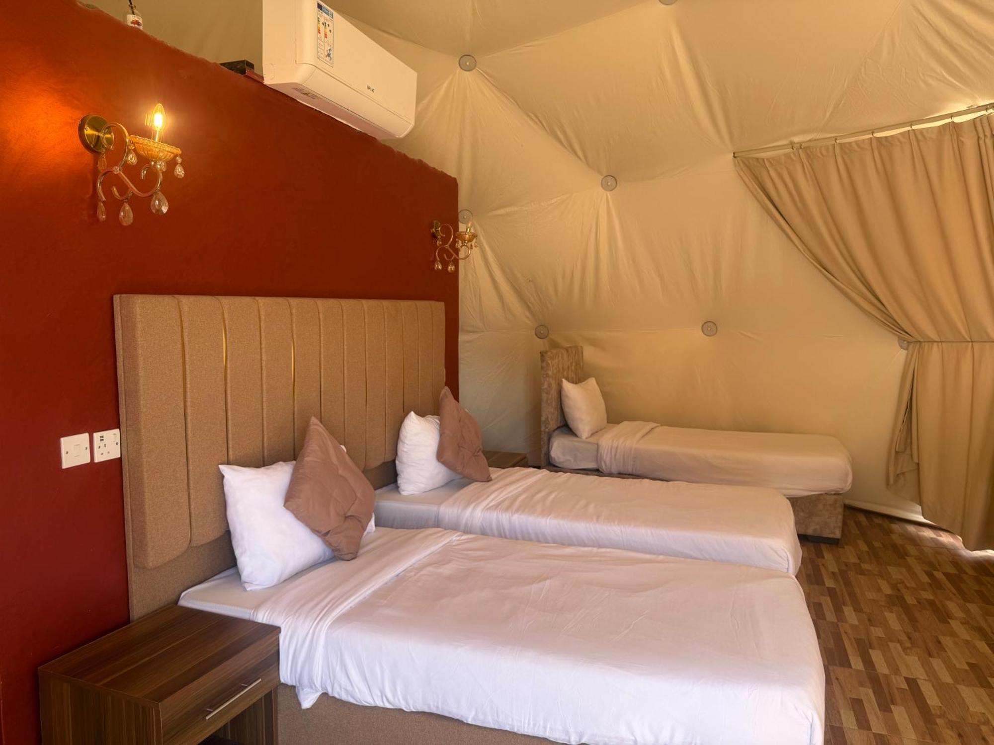 Rum Luxury Camp Wadi Rum Esterno foto